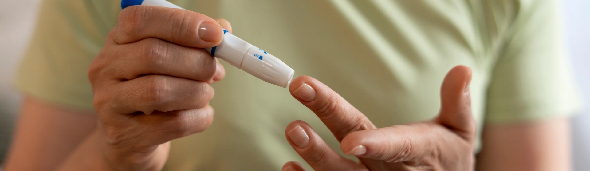 Dụng Cụ Và Thiết Bị Chuyên Dụng Không Thể Thiếu Khi Thi Công Gạch Khổ Lớn